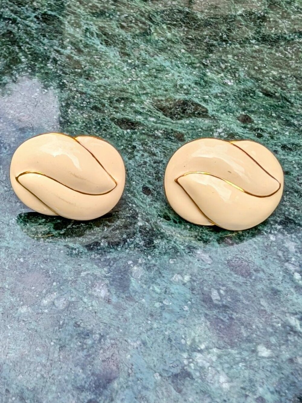 Vintage 80's Cream Swirl Abstract Wave Statement Pierced Stud Earrings